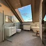 Naava 402 Penthouse - Kattohuoneisto Jaervinaekoealalla