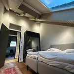 Naava 402 Penthouse - Kattohuoneisto Jaervinaekoealalla *
