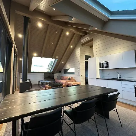 Naava 402 Penthouse - Kattohuoneisto Jaervinaekoealalla