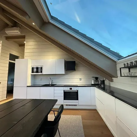 Naava 402 Penthouse - Kattohuoneisto Jaervinaekoealalla