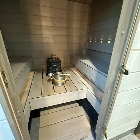 Naava 402 Penthouse - Kattohuoneisto Jaervinaekoealalla * Эхтяри