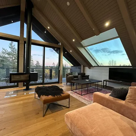 Naava 402 Penthouse - Kattohuoneisto Jaervinaekoealalla *