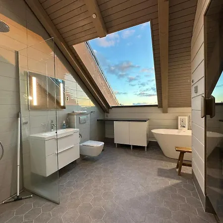 Naava 402 Penthouse - Kattohuoneisto Jaervinaekoealalla