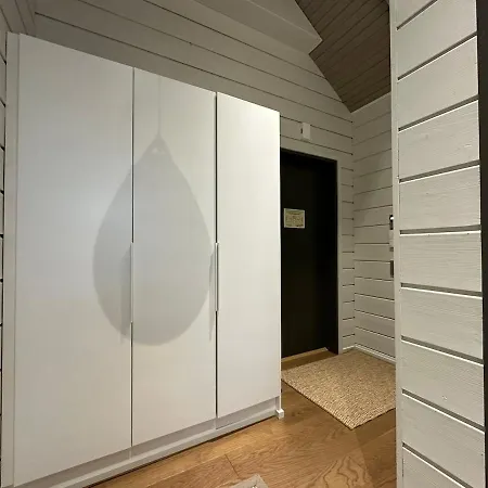 Naava 402 Penthouse - Kattohuoneisto Jaervinaekoealalla Апартаменты