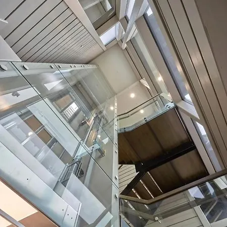 Naava 402 Penthouse - Kattohuoneisto Jaervinaekoealalla *