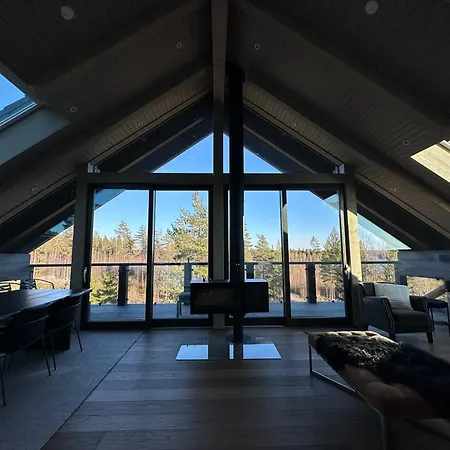 Naava 402 Penthouse - Kattohuoneisto Jaervinaekoealalla * Эхтяри